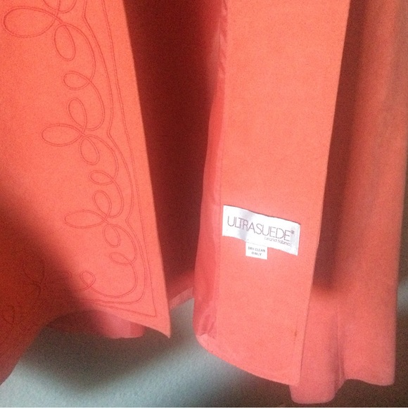 Lilli Ann - Picture 3 of 12